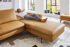 PN-EM20028 von Polinova - Ledersofa Variante rechts kurkuma